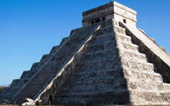 Chichén Itzá: Lices y Sombras